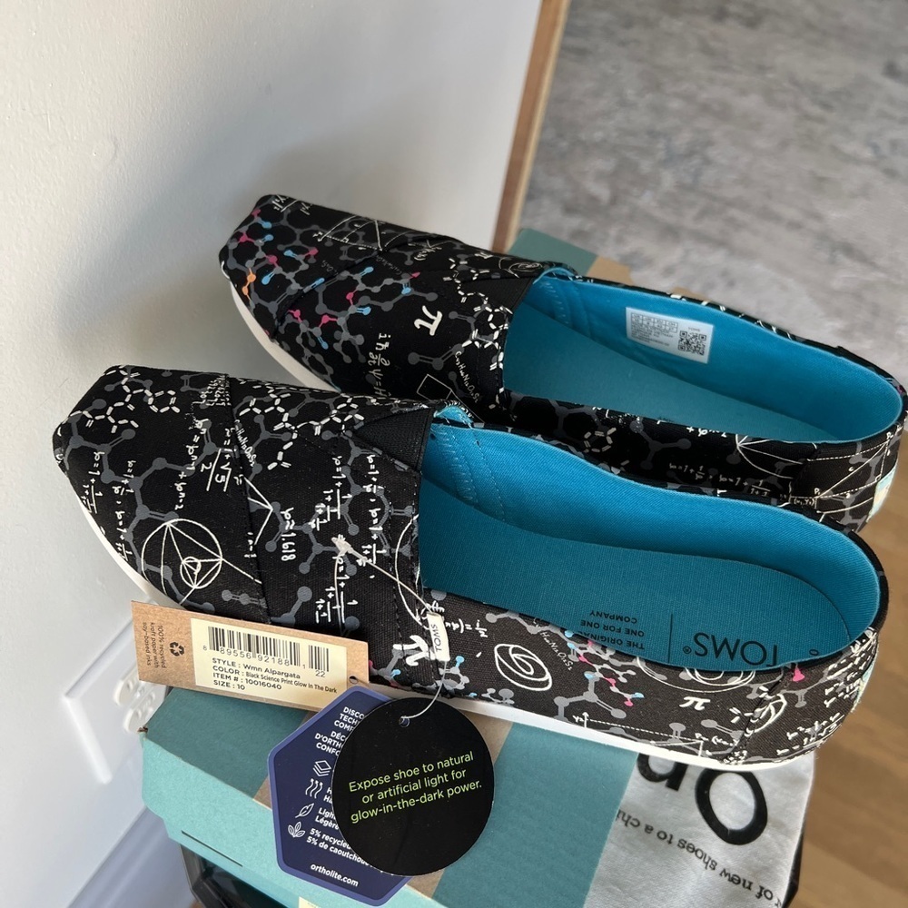 TOMS Limited Edition Black Science Glow In The Dark Print CloudBound Classics - Picture 3 of 14